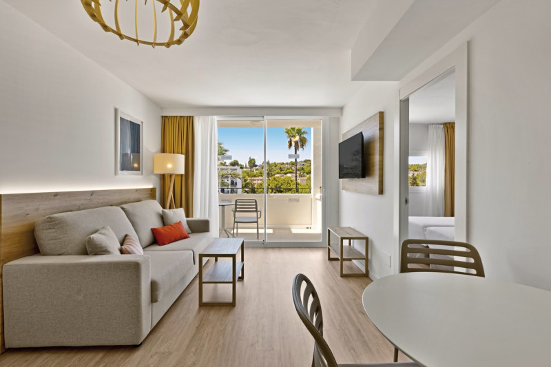 Palmanova Beach by THR