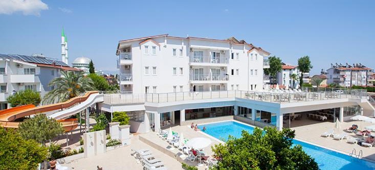 Cats Garden Family Hotel