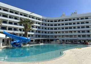 Ona Pearly Grey in Callao Salvaje