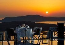 Petit Palace Suites in Fira