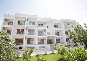 Rose Gardens Hotel in Lapta