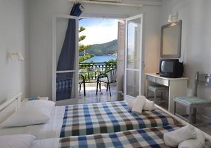 Hotel Athina in Karavomilos