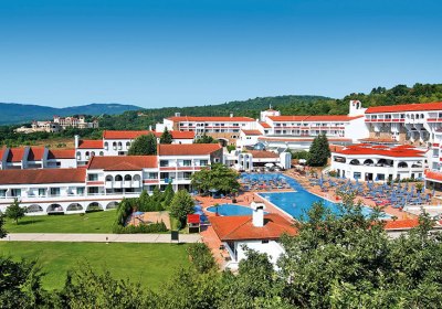 Pelican Hotel in Djuni