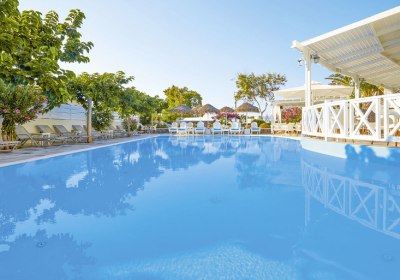 Hermes Hotel in Kamari