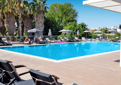 Cosmopolitan in Lambi