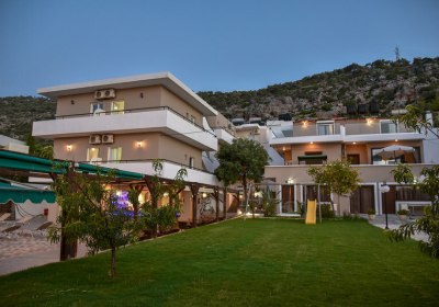 Iraklis Apartments in Stalida