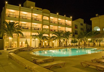 Pia Bella in Girne