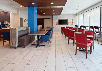 Holiday Inn Express Los Angeles LAX Airport in Los Angeles