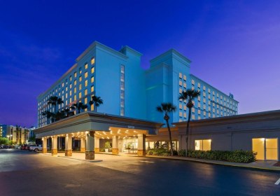 Holiday Inn & Suites Across From Universal Orlando in Orlando