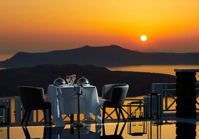 Petit Palace Suites in Fira