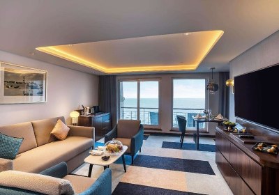 Queen Elizabeth 2 in Dubai