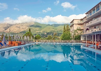 Koukounaria Hotel & Suites in Alykes