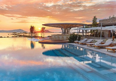 W Costa Navarino in Romanos
