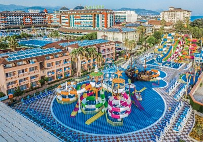 Lonicera World Hotel in Türkler