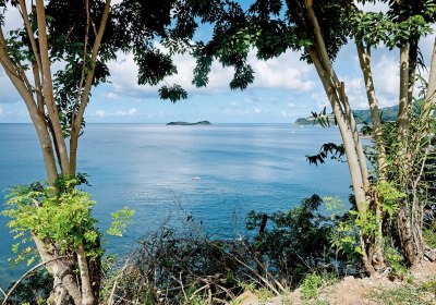 Les Galets Rouges Lodges & Spa in Bouillante