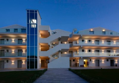 V Luxury Suites in Perama