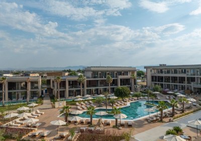 Portes Theros in Nea Potidea