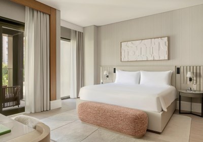 Wohnebeispiel Waking Eclipse with Resort View