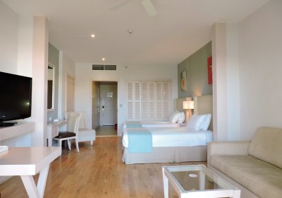 Wohnbeispiel Familien Chalet Pool-/Gartenblick