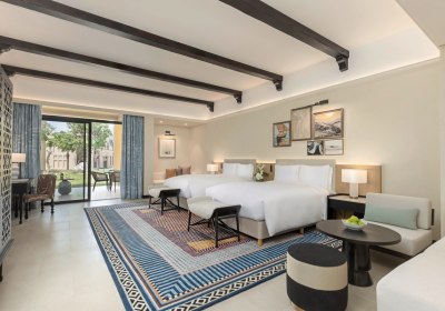 Wohnbeispiel Luxury Two Queens Room with Garden View