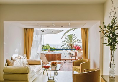 Wohnbeispiel Juniorsuite Meerblick mit Au&szlig;en-Whirlpool