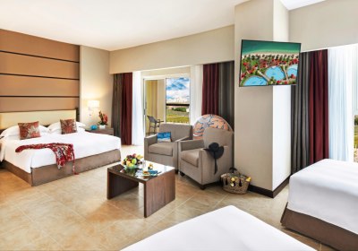 Wohnbeispiel Family Room with Kitchnette and Balcony