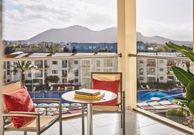 Wohnbeispiel Suite 1 Schlafzimmer Poolblick