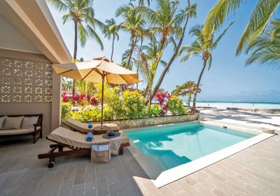 Beispiel Sea Front Beach Villa with Pool