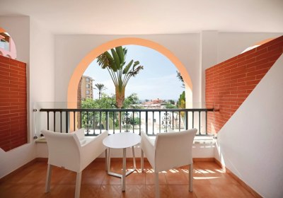 Wohnbeispiel 2 Doppelzimmer mit Verbindungst&uuml;r seitl. Meerblick