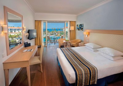 Wohnbeispiel Doppelzimmer Deluxe Pool- und Meerblick