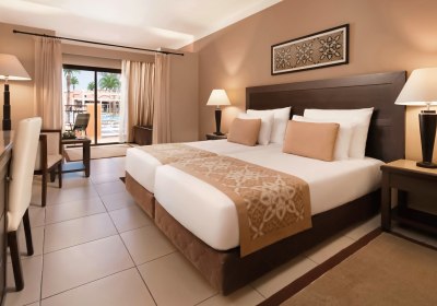 Wohnbeispiel Familienzimmer Poolblick