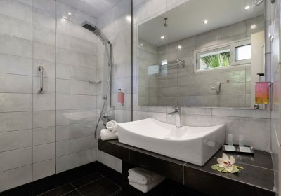 Bad Doppelzimmer Gartenblick