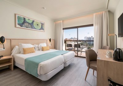 Wohnbeispiel Doppelzimmer Superior Pool- und seitlicher Meerblick