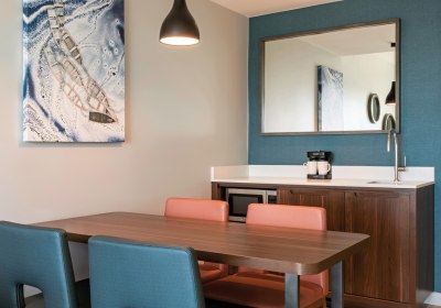 Wohnbeispiel Suite (Ess-Tisch/Wet-Bar)