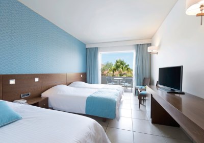 Wohnbeispiel Dreibettzimmer Poolblick