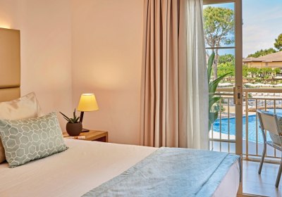 Wohnbeispiel Suite 1 Schlafzimmer Poolblick