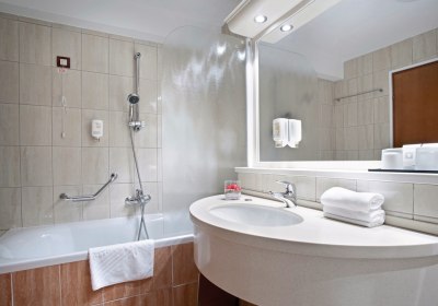 Beispiel Bad Doppelzimmer Superior Strassenseite