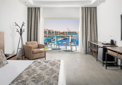 Wohnbeispiel Doppelzimmer Deluxe Poolblick