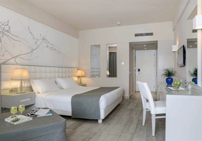 Wohnbeispiel Doppelzimmer Deluxe Poolblick