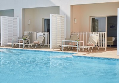 Beispiel Terrasse Familienzimmer Swim-Up