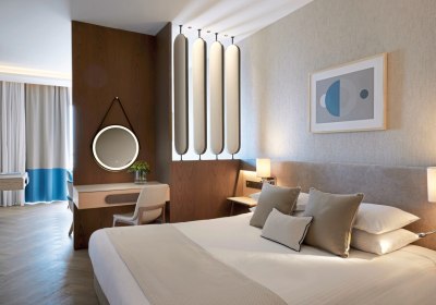 Wohnbeispiel Juniorsuite mit Pool- und Meerblick