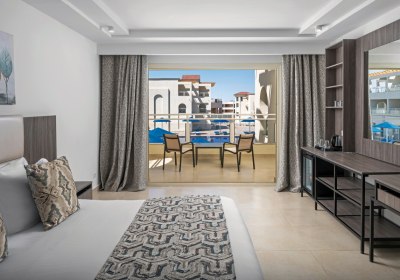 Wohnbeispiel Doppelzimmer Deluxe Poolblick