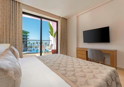 Wohnbeispiel Premium Pool and Sea View with Balcony 