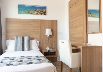 R2 Veronica Beach Hotel