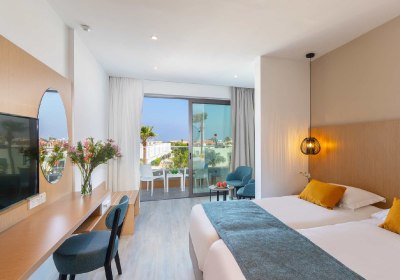 Leonardo Crystal Cove Hotel & Spa
