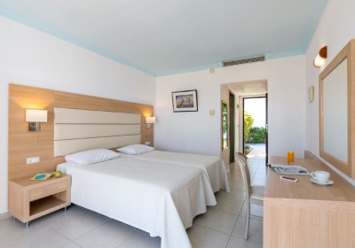 Blue Horizon Palm Beach & Bungalows Hotel