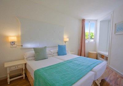 FERGUS Style Cala Blanca Suites