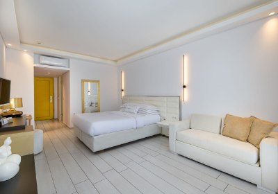 Diamond Deluxe Hotel