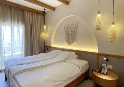 The Breakers Diving & Surfing Lodge