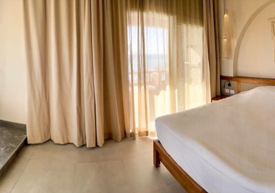 The Breakers Diving & Surfing Lodge